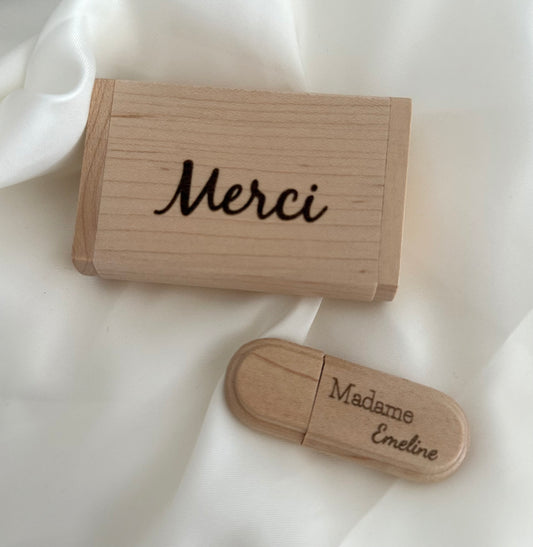 Boîte + clé USB 16GB